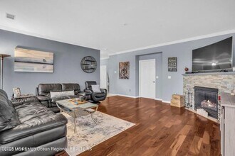 410 St Andrews Pl in Englishtown, NJ - Building Photo - Building Photo