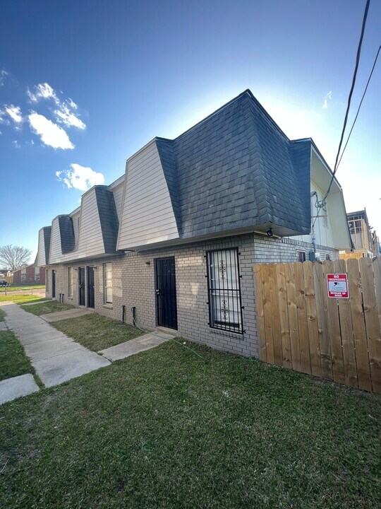 520 Revere Dr, Unit A in La Place, LA - Building Photo