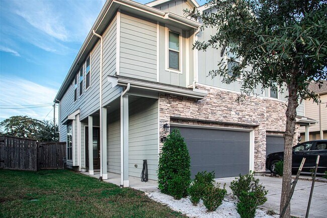 211 Club Crest Ln in Houston, TX - Building Photo - Building Photo