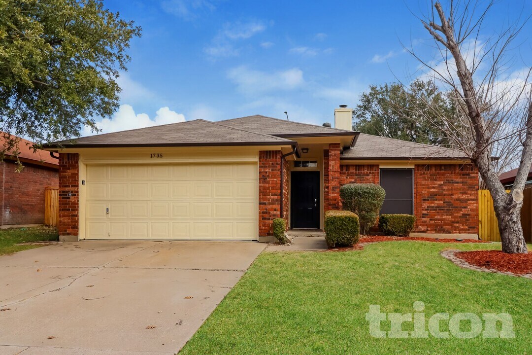 1735 Duster Cir in Arlington, TX - Building Photo