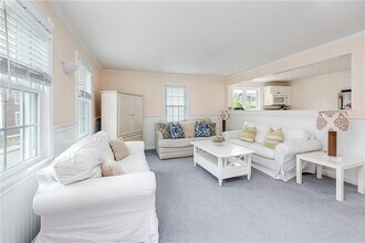 40 Holland St in Newport, RI - Building Photo - Building Photo