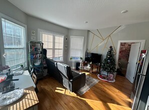 1619 Tremont St, Unit 1 in Boston, MA - Foto de edificio - Building Photo