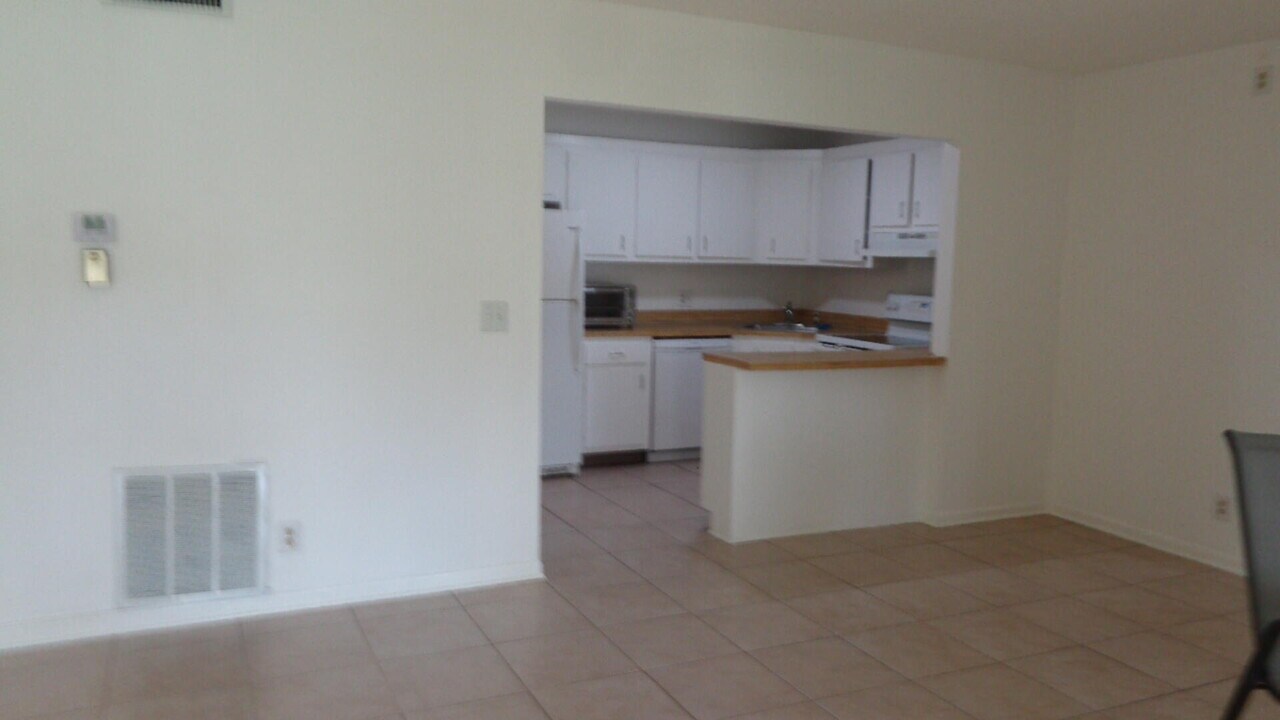 5883 La Paseos Dr in Greenacres, FL - Building Photo