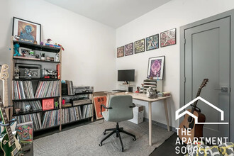 2834 W Diversey Ave in Chicago, IL - Building Photo - Building Photo