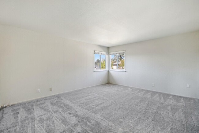 2016 Fairmont Dr in San Mateo, CA - Building Photo - Building Photo
