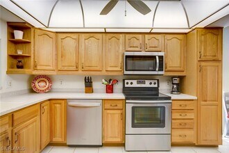 15400 Cedarwood Ln in Naples, FL - Foto de edificio - Building Photo