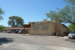 MacArthur Apartments in Tucson, AZ - Building Photo