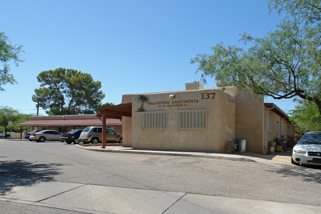 MacArthur Apartments in Tucson, AZ - Building Photo