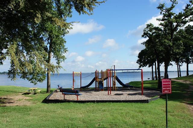 355 Beachside Dr in Trinidad, TX - Building Photo - Building Photo