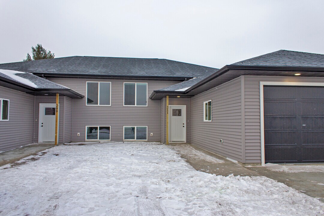 211 Dogwood Ave in Aurora, SD - Foto de edificio