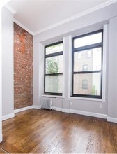7 E 75th St-Unit -C1 in New York, NY - Building Photo - Building Photo