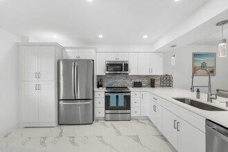 6936 Huntington Ln in Delray Beach, FL - Building Photo - Building Photo