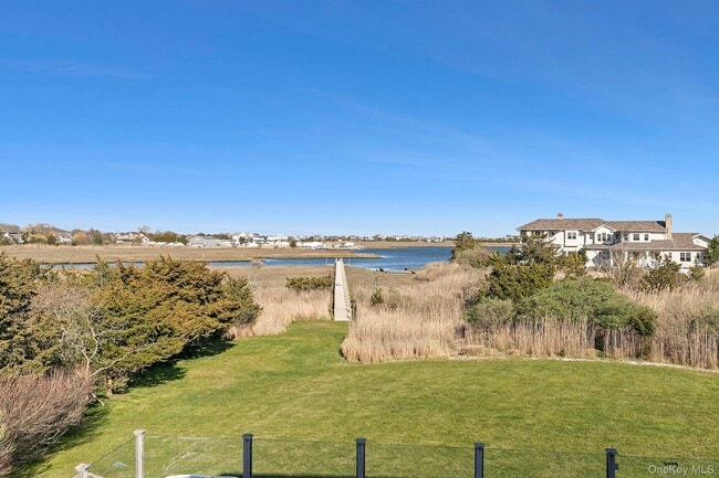 3 Old Meadow Bend in Westhampton Beach, NY - Building Photo - Building Photo