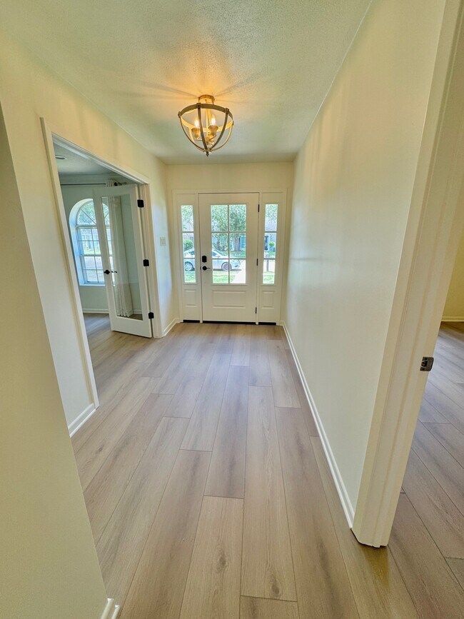 5935 Meadow Way in Beaumont, TX - Building Photo - Building Photo