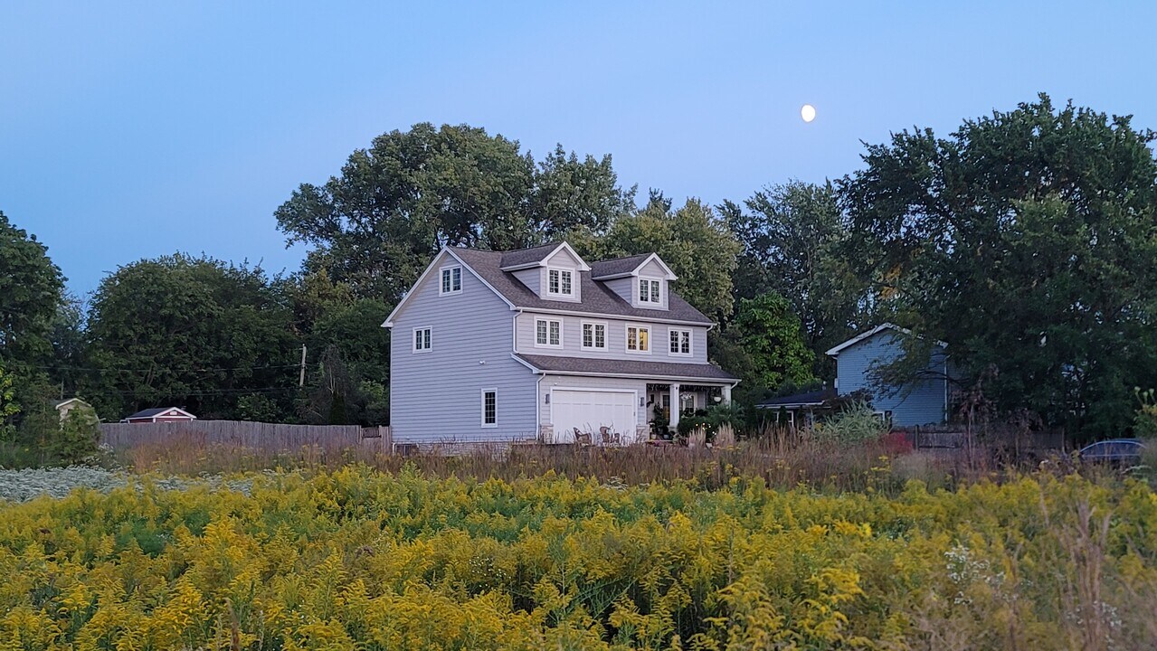 413 N Warwick Ave in Westmont, IL - Building Photo