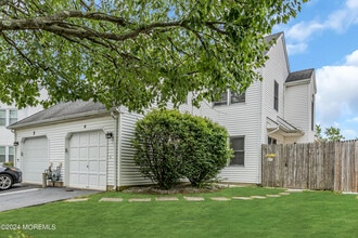 4 Bukiet Ct in Freehold, NJ - Building Photo - Building Photo