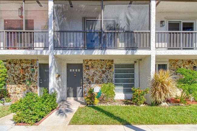 5209 SW 40th Ave in Fort Lauderdale, FL - Building Photo - Building Photo