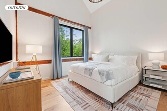 333 Newlight Ln in Bridgehampton, NY - Building Photo - Building Photo