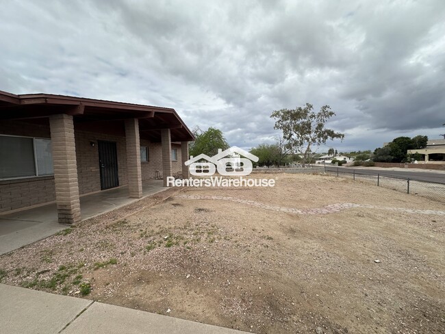 property at 1427 E Paseo Way