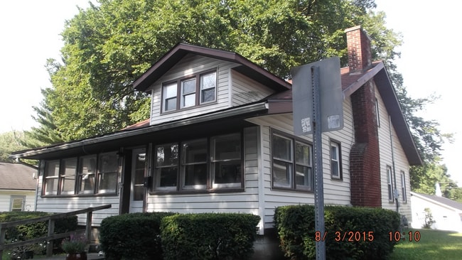 property at 904 S Lincoln St