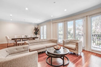 Chalmers Luxury Condos - Fully Furnished in Los Angeles, CA - Foto de edificio - Building Photo