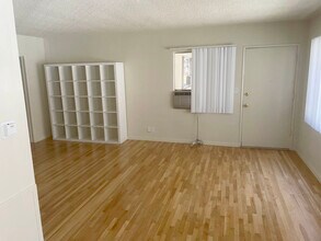 14308 Dickens St in Sherman Oaks, CA - Building Photo - Building Photo