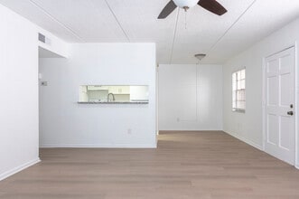 4708 Christa Ct in Tampa, FL - Building Photo - Building Photo