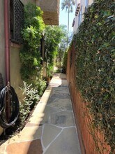 220 Geneva Ave, Unit 102 in Huntington Beach, CA - Building Photo - Building Photo