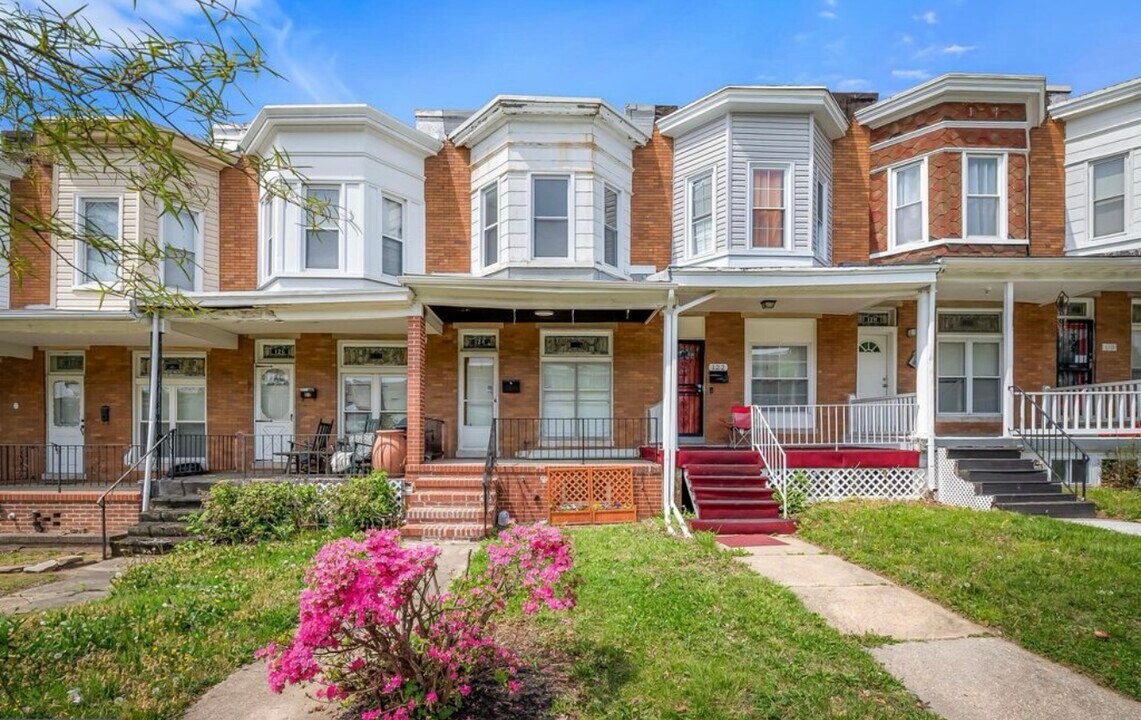 124 Collins Ave in Baltimore, MD - Foto de edificio