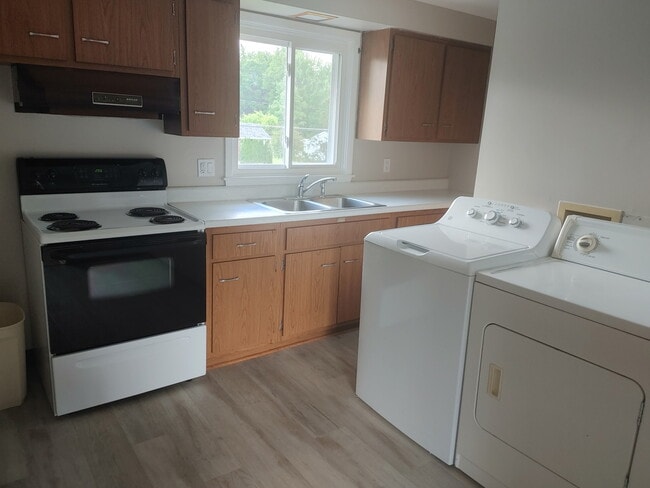 2718 Stenzel Ave, Unit Stenzel in North Tonawanda, NY - Building Photo - Building Photo