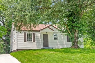 948 E Happy Hollow Dr in Clarksville, TN - Building Photo - Building Photo