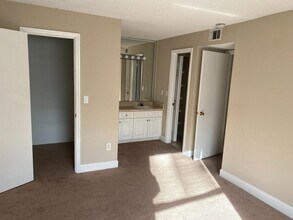 4512 Commander Dr in Orlando, FL - Building Photo - Building Photo