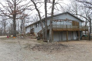 4490 N Virginia Mines Rd in St. Clair, MO - Building Photo