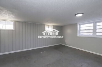 4714 E 40th Terrace in Kansas City, MO - Foto de edificio - Building Photo
