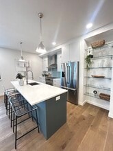 80 Broadway in Arlington, MA - Foto de edificio - Building Photo