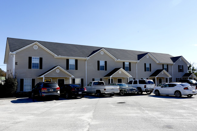 Carriage Townhouses in Barnesville, GA - Foto de edificio - Building Photo