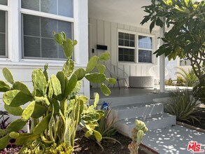 19917 Stagg St in Los Angeles, CA - Building Photo - Building Photo