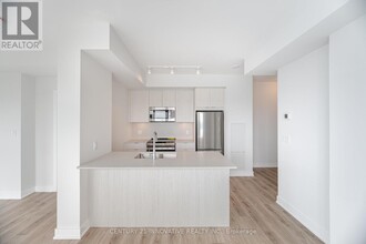 430-1430 Square One Dr in Mississauga, ON - Building Photo - Building Photo