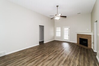 1305 Jackson Pond Cir in Cordova, TN - Foto de edificio - Building Photo