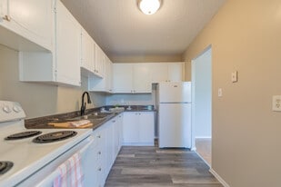 Summit Place in Oshawa, ON - Building Photo