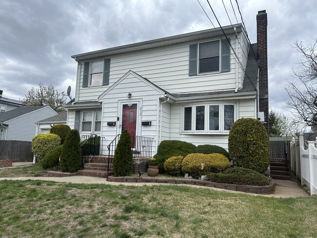313 3rd Ave, Unit 2 in Linden, NJ - Building Photo - Building Photo