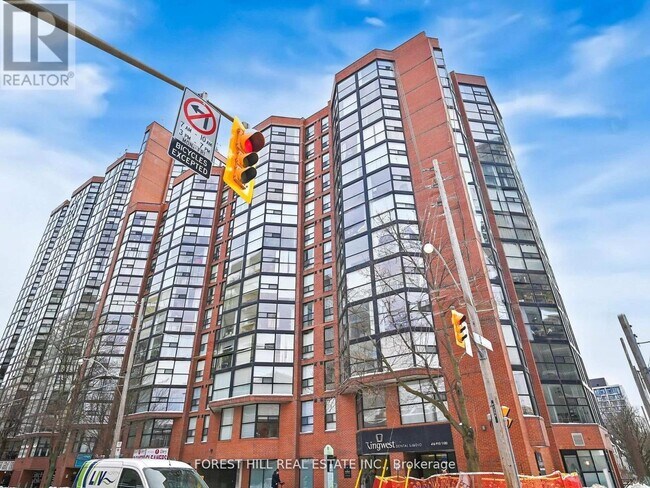 property at 725-725 King St W