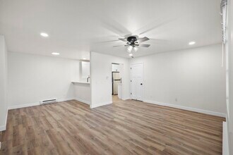 509 S Perry Parkway in Oregon, WI - Foto de edificio - Building Photo