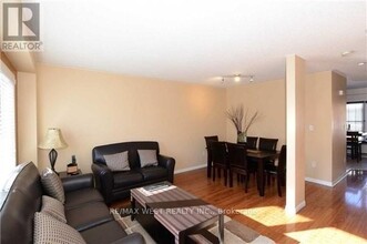 3030-3030 Breakwater Ct in Mississauga, ON - Building Photo - Building Photo
