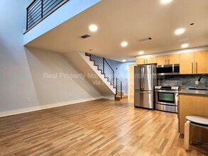 301 NE 4th St, Unit 1 in Oklahoma City, OK - Foto de edificio - Building Photo