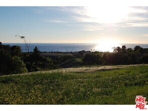 29507 Harvester Rd in Malibu, CA - Building Photo - Building Photo