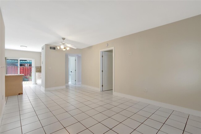 7732 W 29th Way in Hialeah, FL - Building Photo - Building Photo