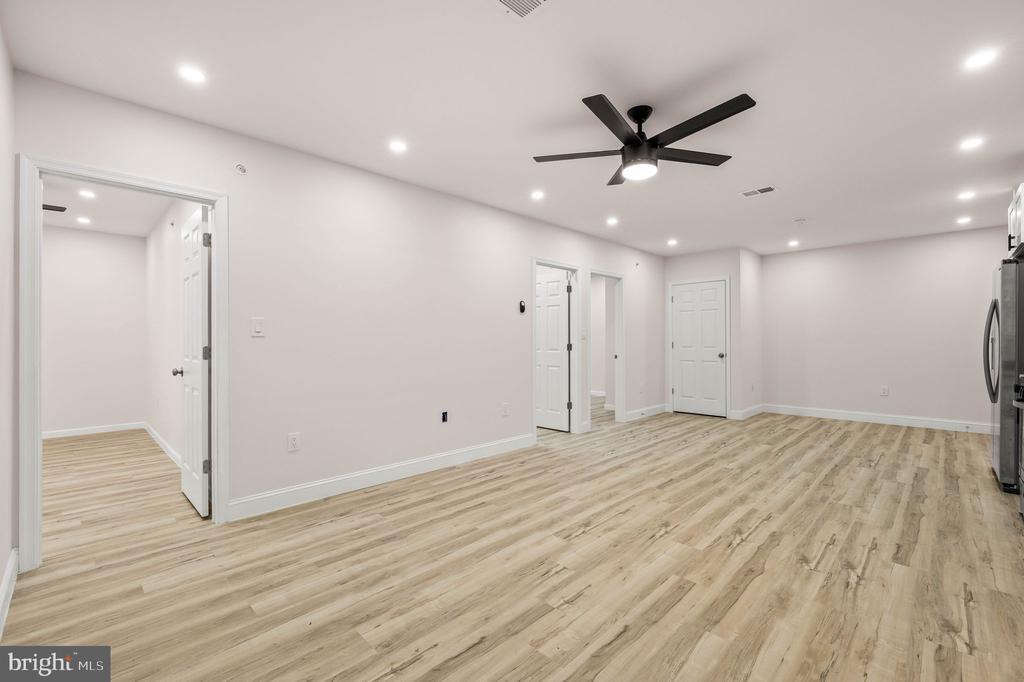 437 W Girard Ave in Philadelphia, PA - Building Photo