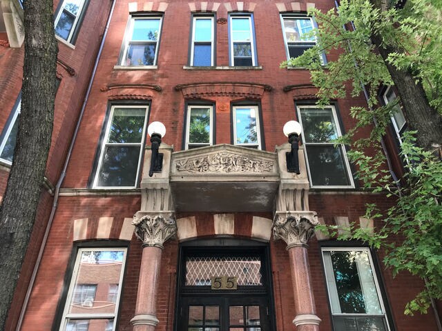 55 W Erie St, Unit 01-E in Chicago, IL - Building Photo