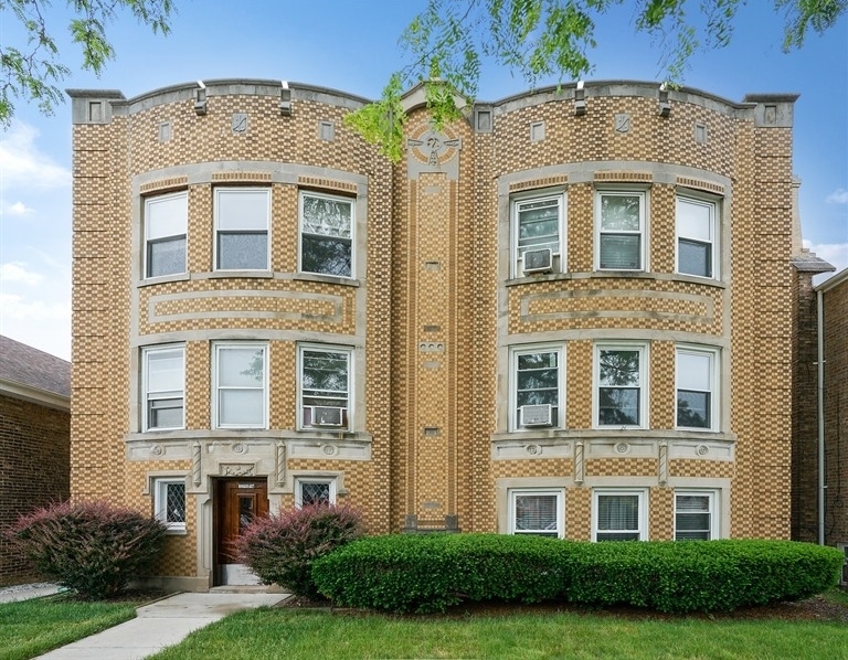 6025 W Eddy St in Chicago, IL - Building Photo